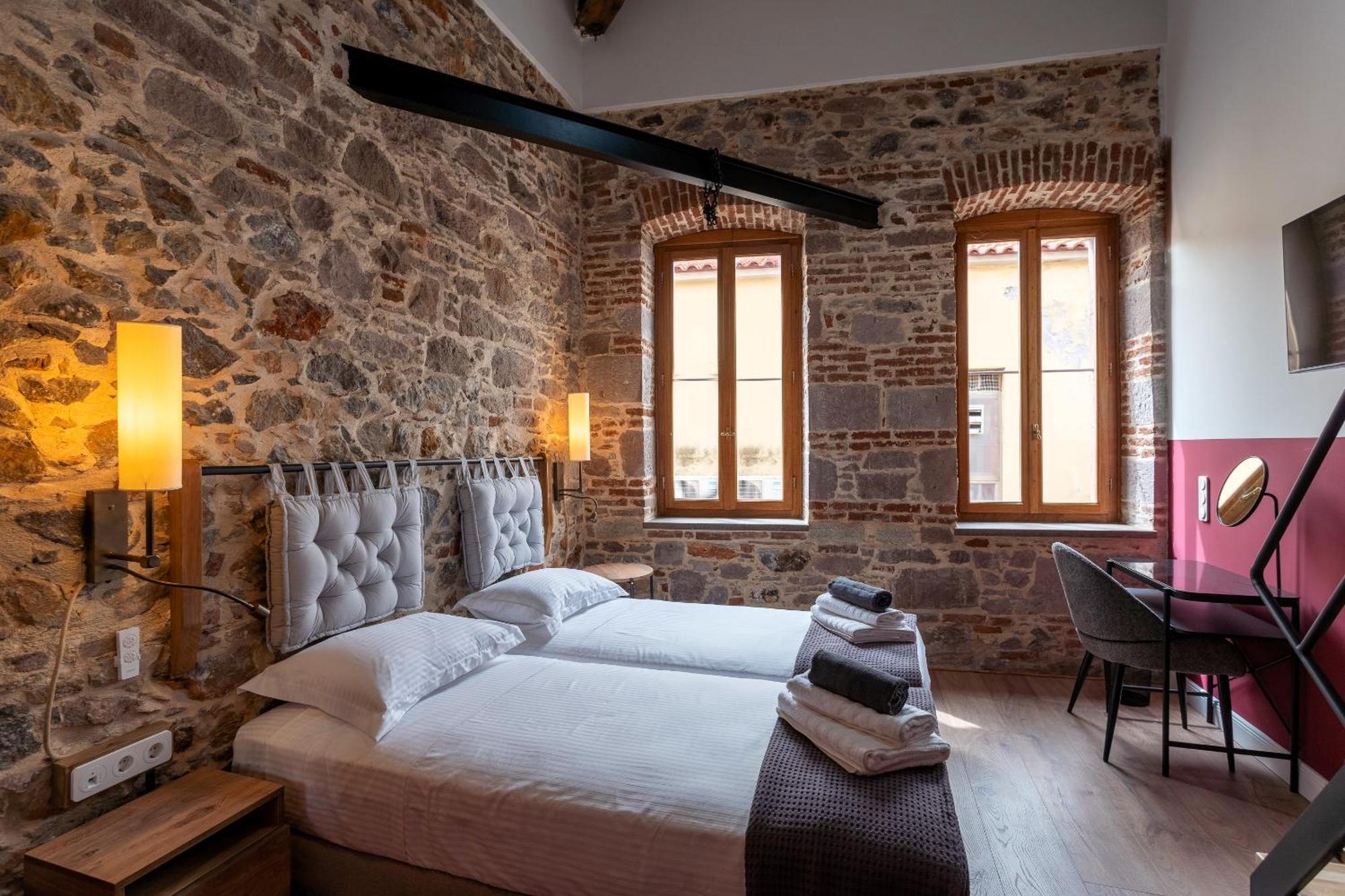 Issa Lesvos Hostel Mytilene Exterior photo