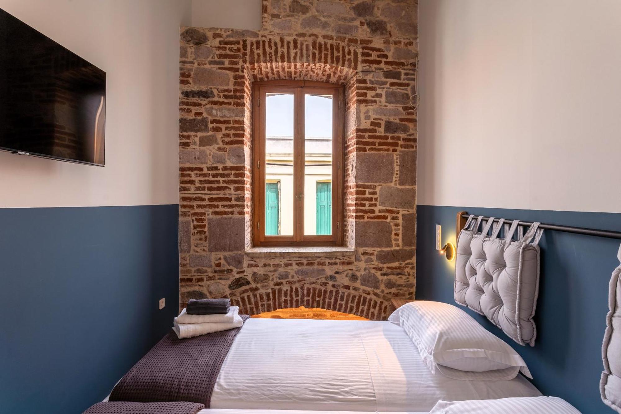 Issa Lesvos Hostel Mytilene Exterior photo