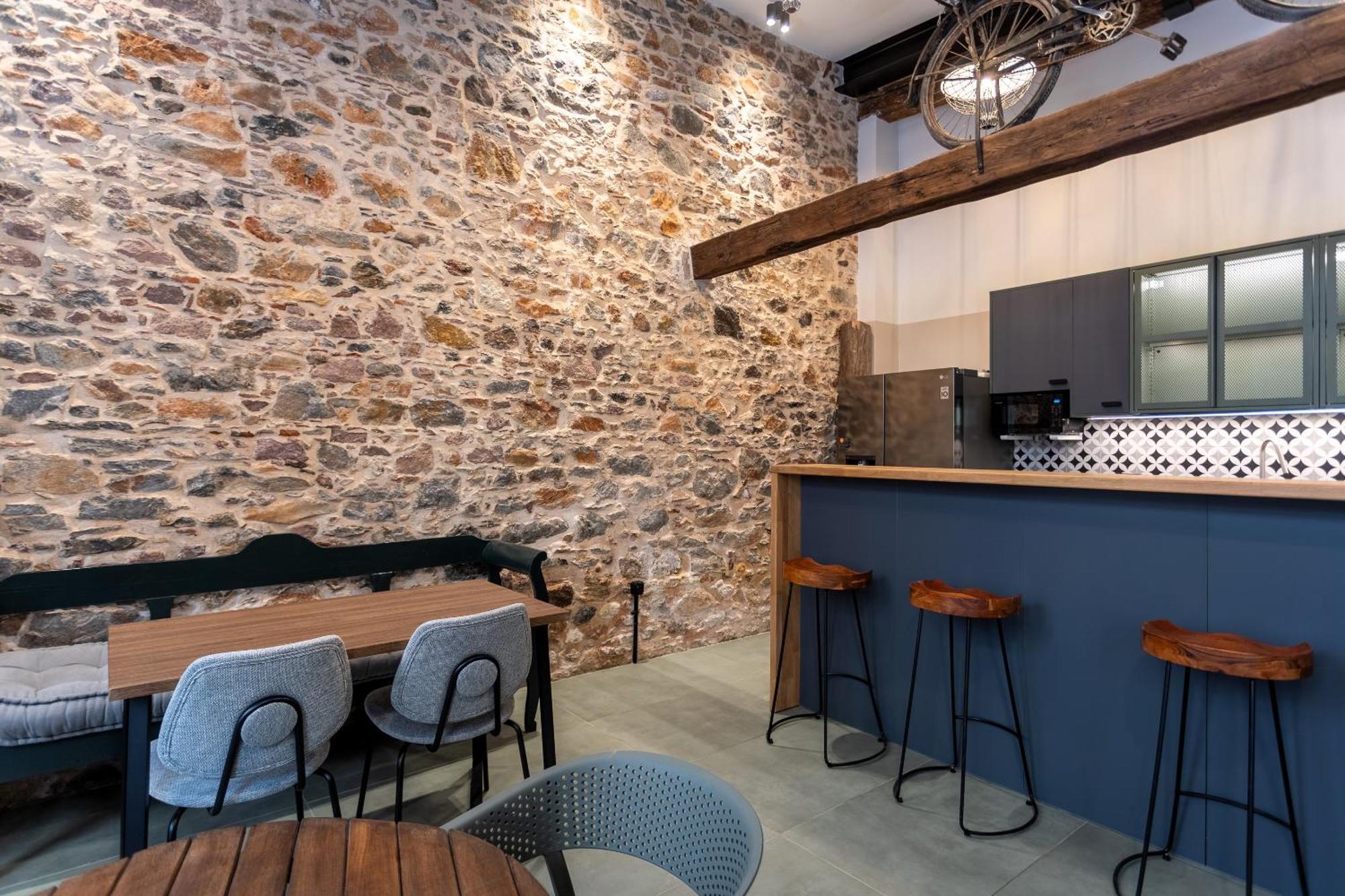 Issa Lesvos Hostel Mytilene Exterior photo