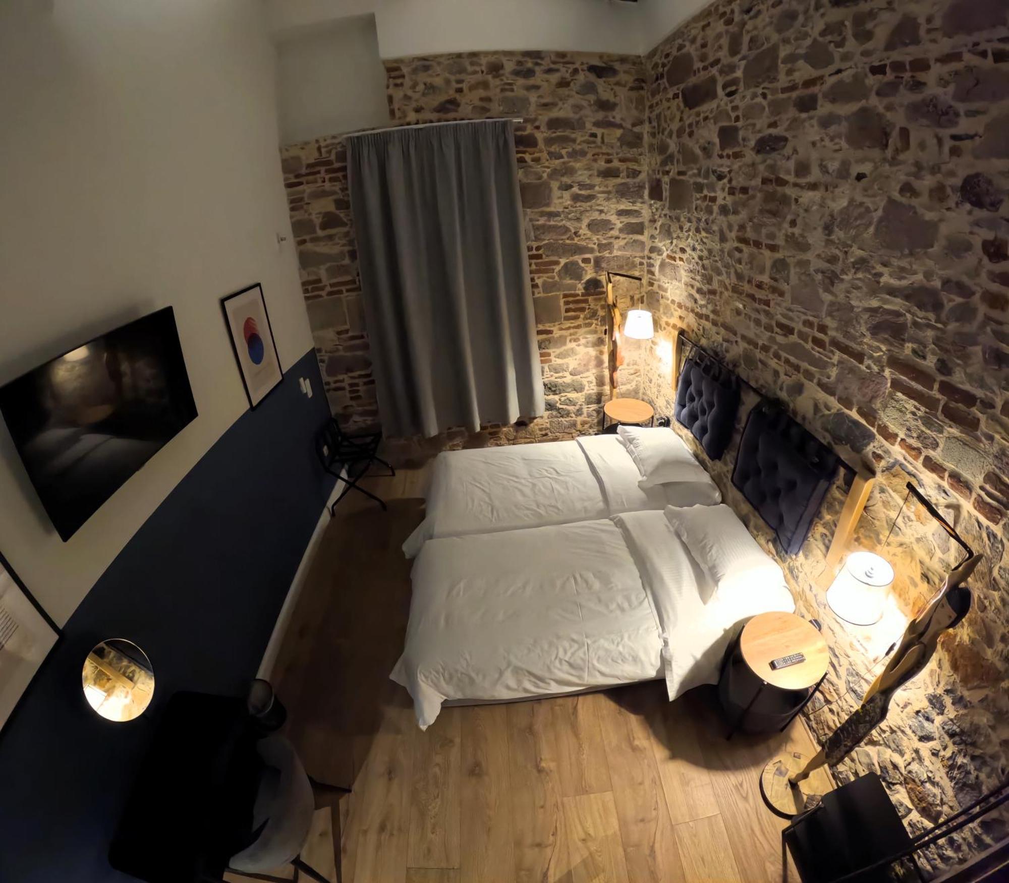 Issa Lesvos Hostel Mytilene Exterior photo