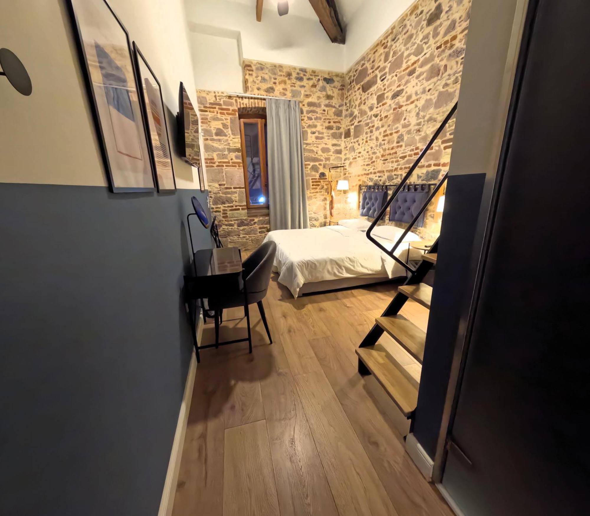 Issa Lesvos Hostel Mytilene Exterior photo